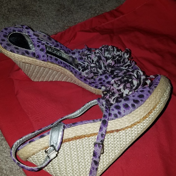 Shoes - Picture 1 of 4